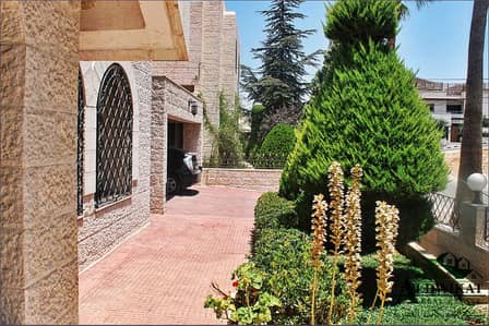 5 Bedroom Villa for Sale in Dabouq, Amman - فلل مميزة للبيع في دابوق  مساحة البناء 725م2 مساحة الارض 935م2