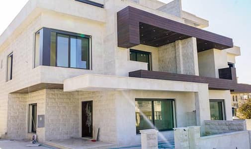 5 Bedroom Villa for Sale in Dabouq, Amman - فيلا متلاصقة للبيع في اجمل مناطق دابوق مساحة البناء 640 متر
