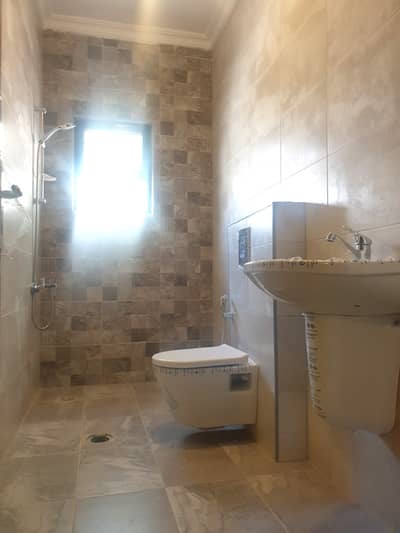 2 Bedroom Flat for Sale in Shmeisani, Amman - Photo