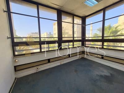 10+ Beds Villa for Rent in Um Uthaynah, Amman - Photo