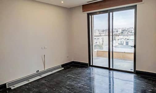 3 Bedroom Flat for Sale in 4th Circle, Amman - طابق ثالث مع روف للبيع في اجمل مناطق الدوار الرابع - بالقرب من السفارة الكورية مساحة 210 متر وروف مساحة 180