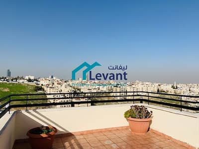 فلیٹ 3 غرف نوم للايجار في عبدون، عمان - Renovated Roof Apartment with Views in Abdoun 3076