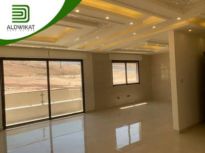 فلیٹ 3 غرف نوم للبيع في الجبيهة، عمان - شقة للبيع في الجبيهة طابق ارضي مساحة البناء 200 م مساحة الترس 50 م