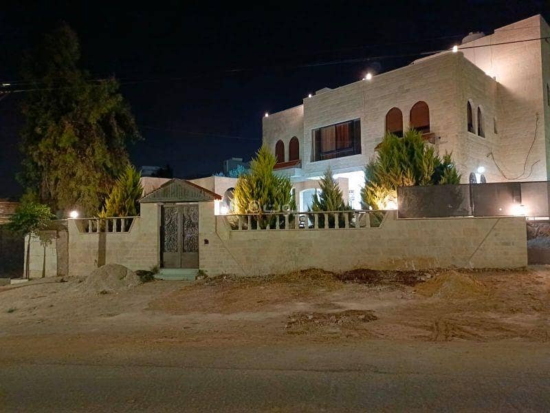 مبنى تجاري للبيع في أم البساتين، عمان