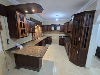 فلیٹ 4 غرف نوم للايجار في المدينة الرياضية، عمان - شقة مكونة من 4 غرف نوم للإيجار في المدينة الرياضية، عمان