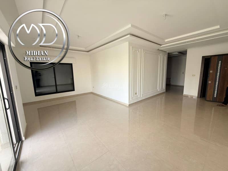 شقة مكونة من 3 غرف نوم للبيع في قريه النخيل، عمان