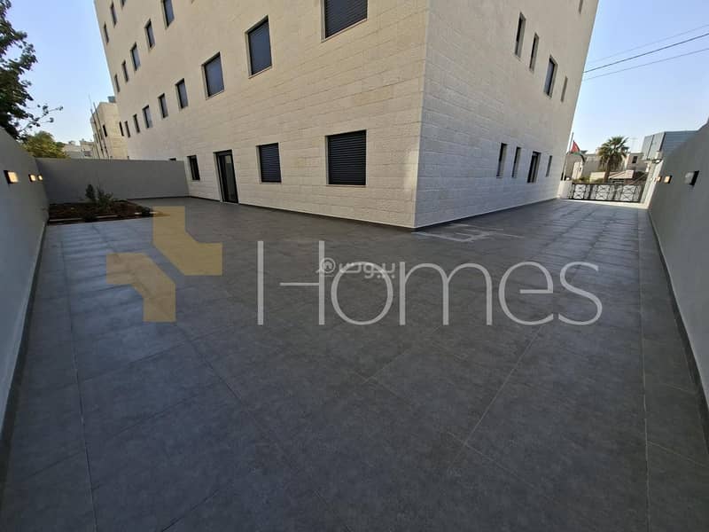 شقة مكونة من 4 غرف نوم للبيع في قريه النخيل، عمان