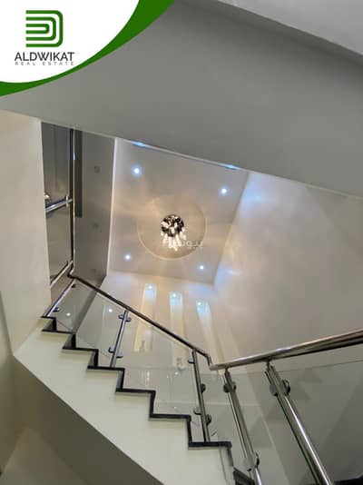 فیلا 7 غرف نوم للبيع في شارع المطار، عمان - فيلا بـ7 غرف نوم للبيع في طريق المطار، عمّان